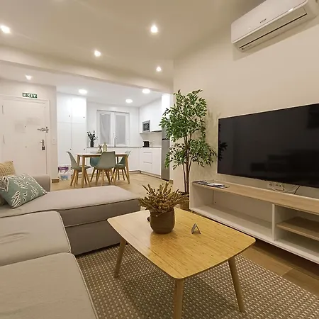 Zamakola Reformado, Luminoso Y Bien Comunicado Apartamento